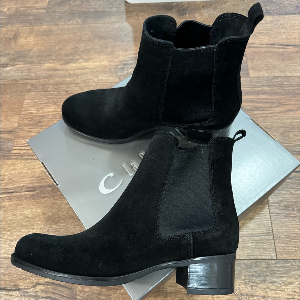 La Canadienne Genuine Suede Boots. Brand new with original packaging.